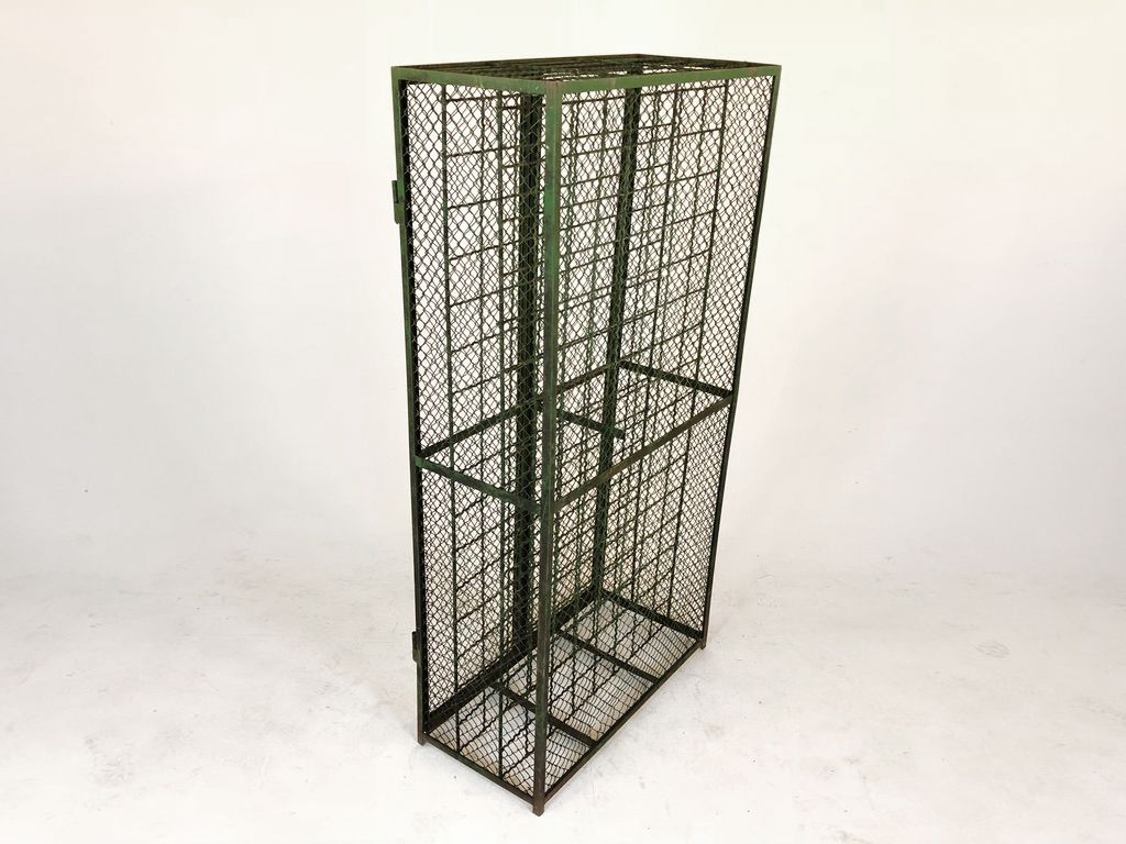 Foto Green Metal Grid Cabinet