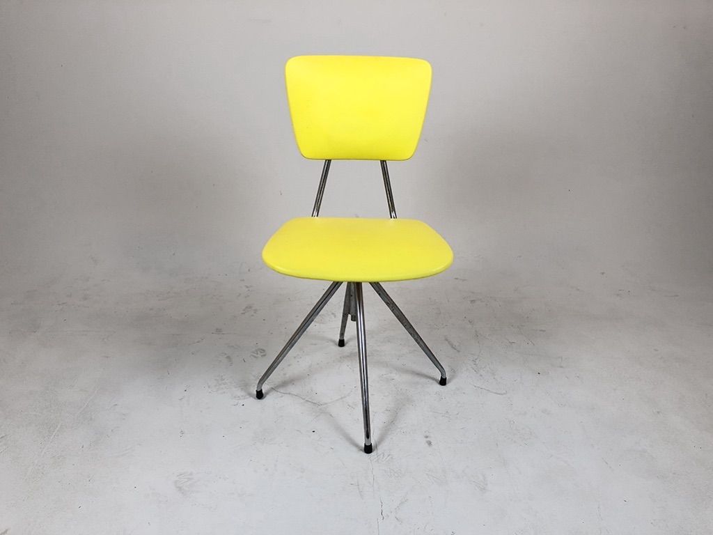 Foto Bright Yellow Swivel Chair