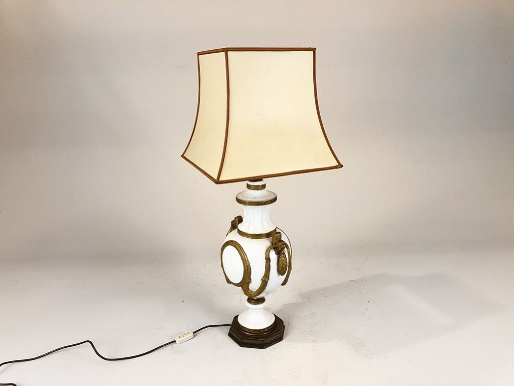 Foto Desk Lamp with Beige Shade h99