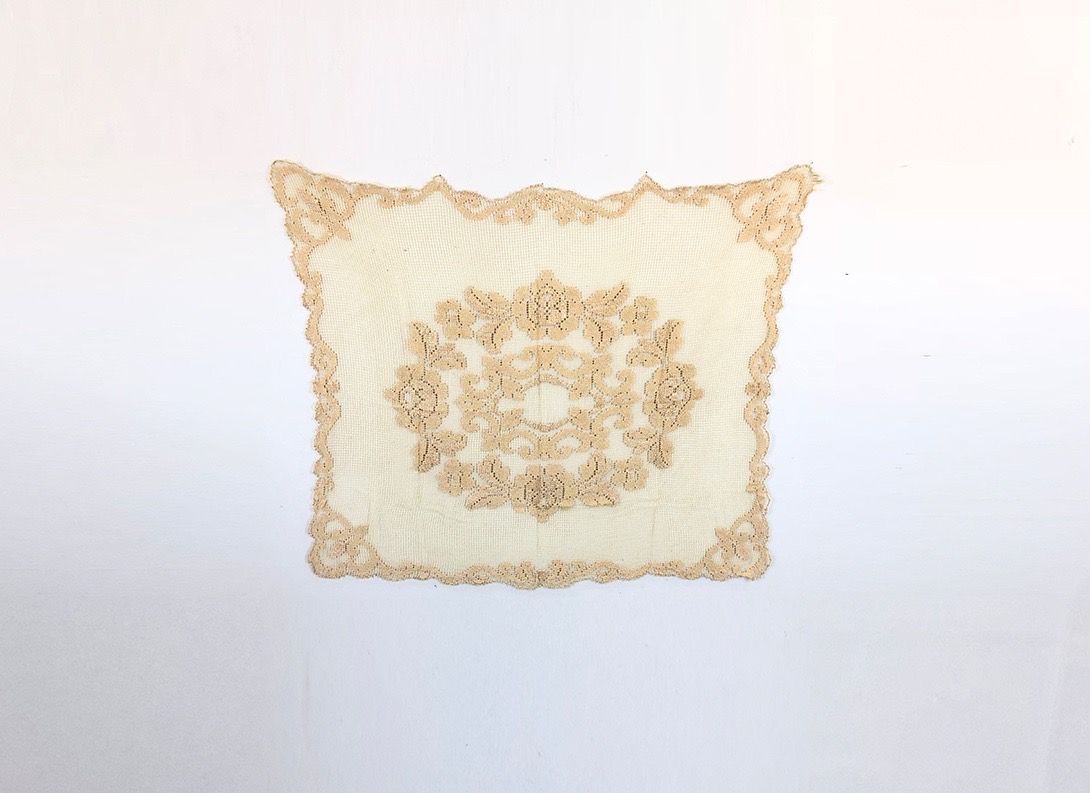 Foto Beige Embroidered Tablecloth 111x125cm