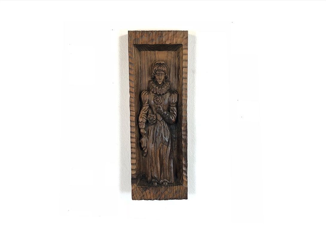 Foto Carved Figure in Wood 17B19