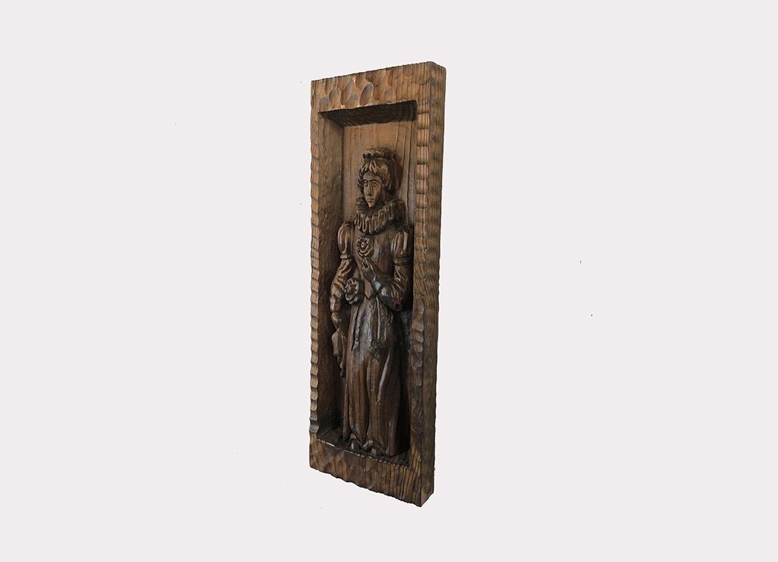Foto Carved Figure in Wood 17B19