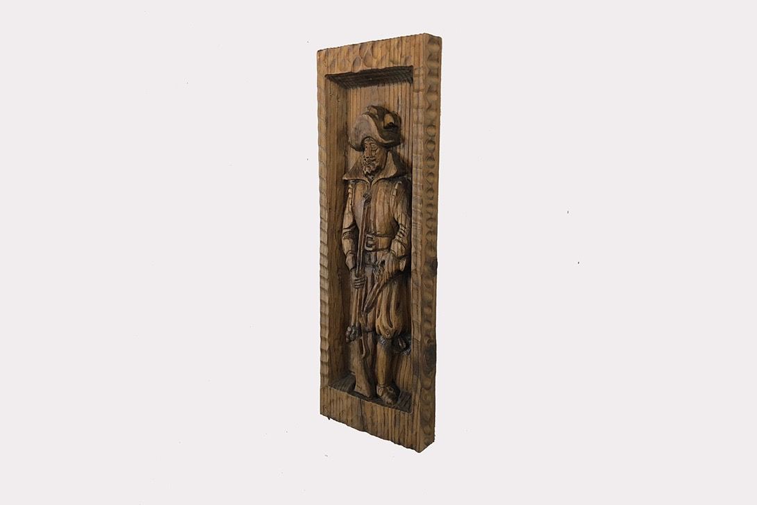 Foto Figure of Man Carved in Wood 17B20