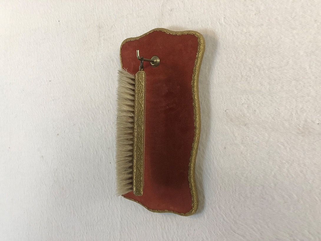 Foto Hanging Clothes Brush with Golden Detail Germany 1956