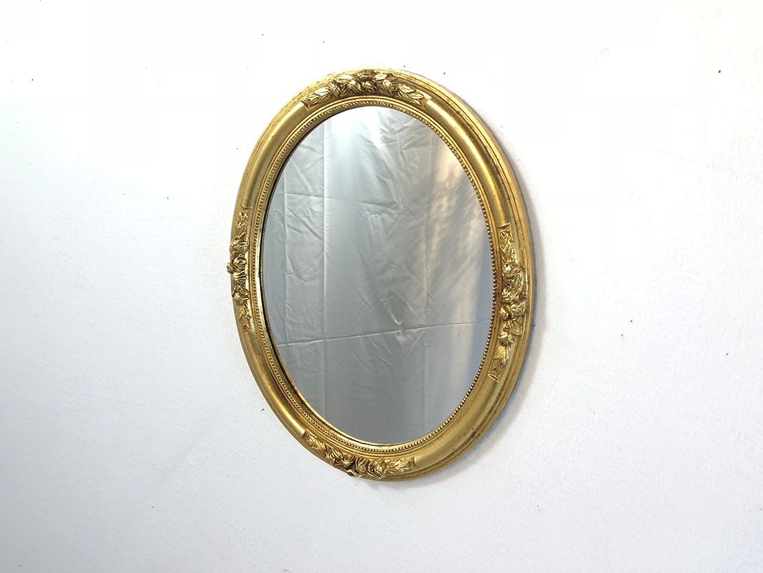 Foto Oval Mirror with Golden Frame