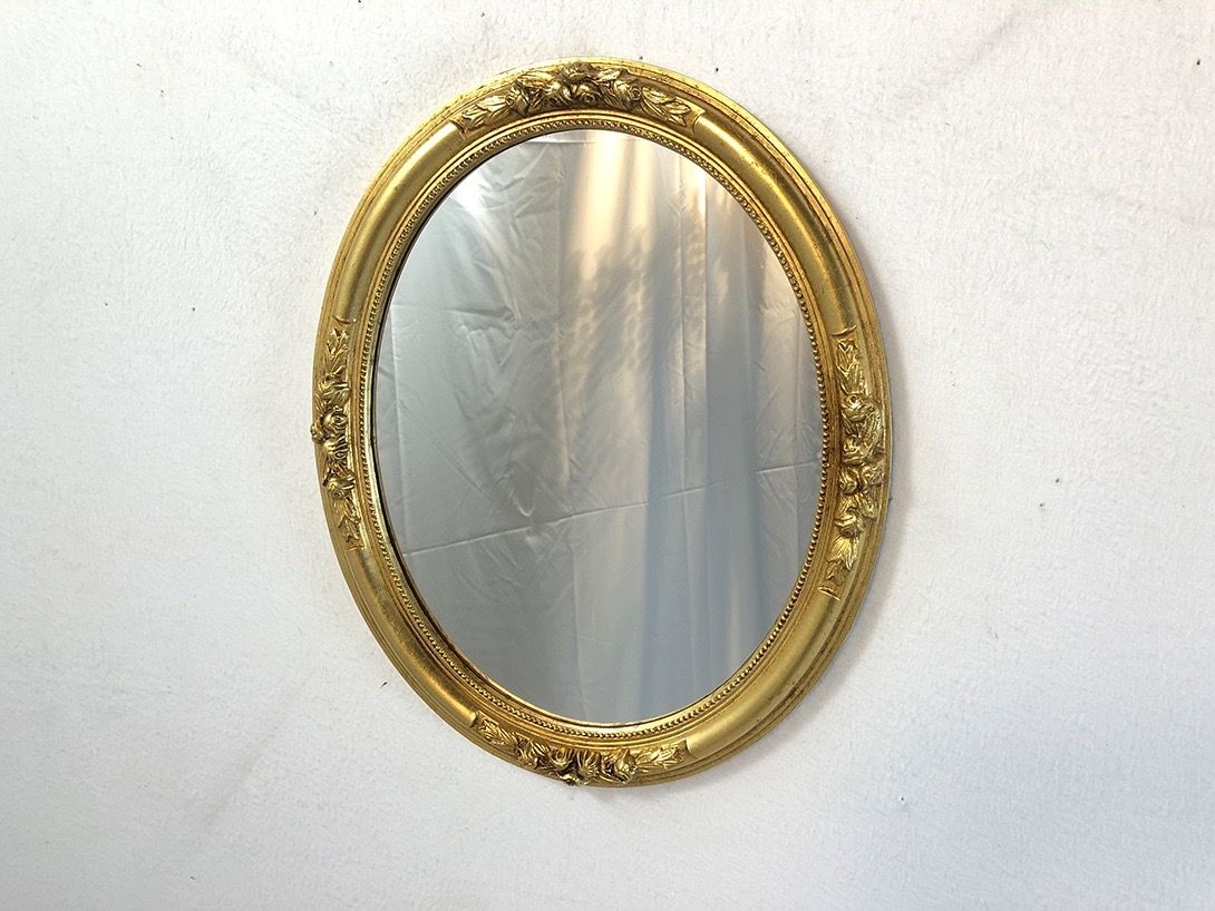 Foto Oval Mirror with Golden Frame