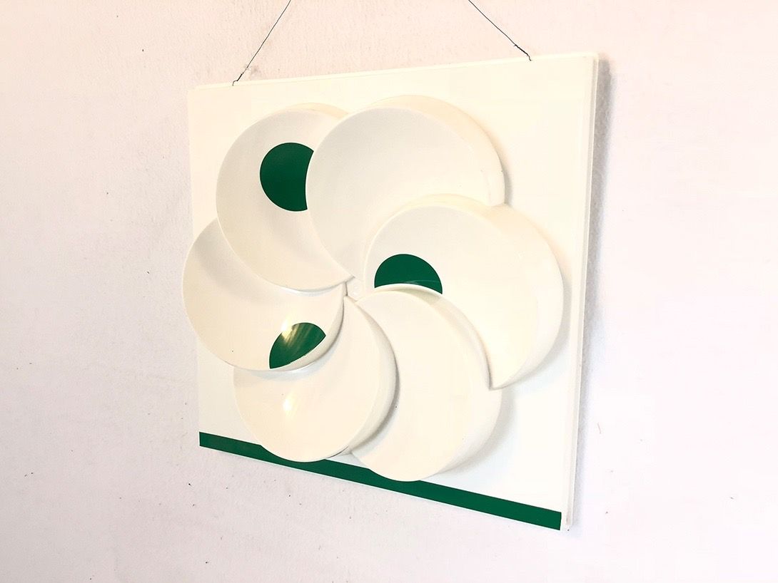 Foto White and Green Artwork