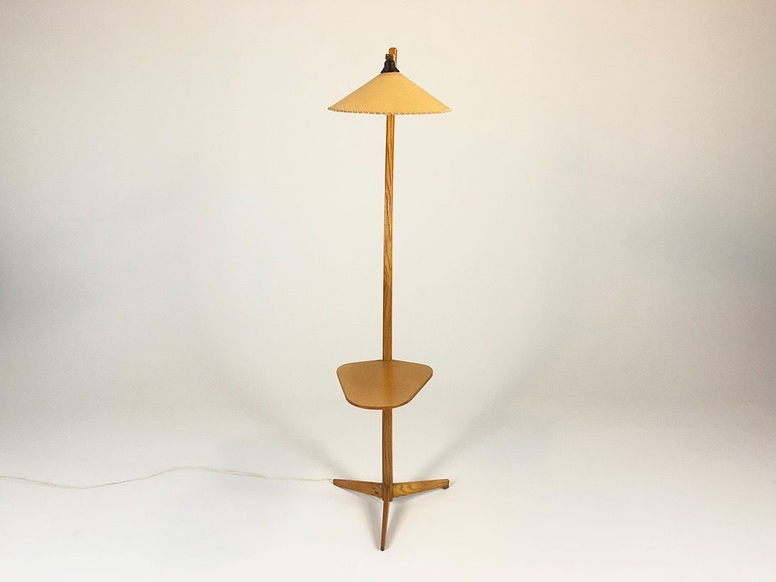 Foto Wooden Lamp with Integrated Table h137