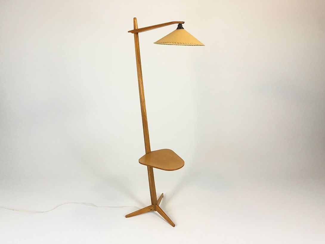 Foto Wooden Lamp with Integrated Table h137