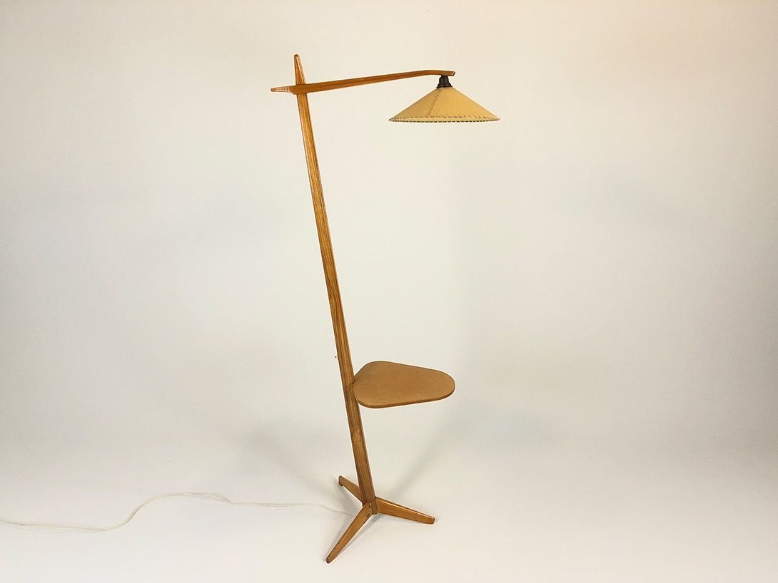 Foto Wooden Lamp with Integrated Table h137