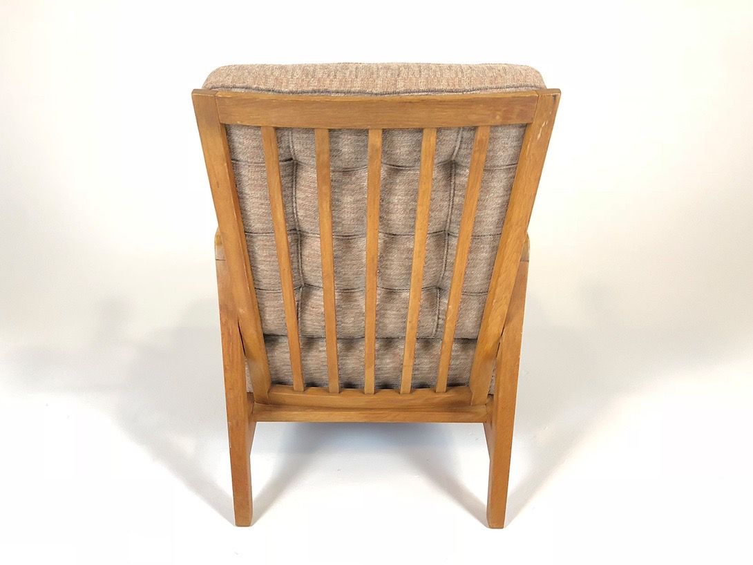 Foto Wooden Armchair with Cushions