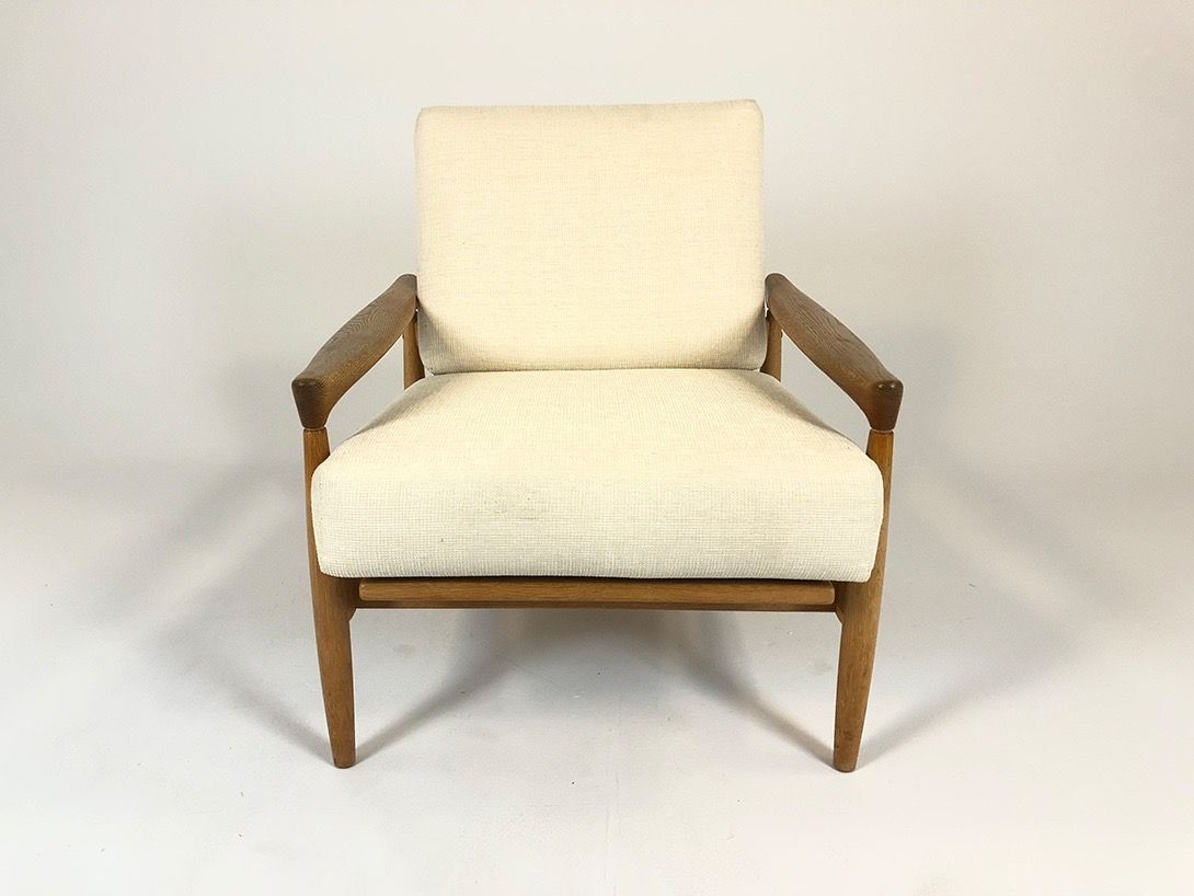 Foto Erik Wörtz Oak Armchair with Beige Upholstery