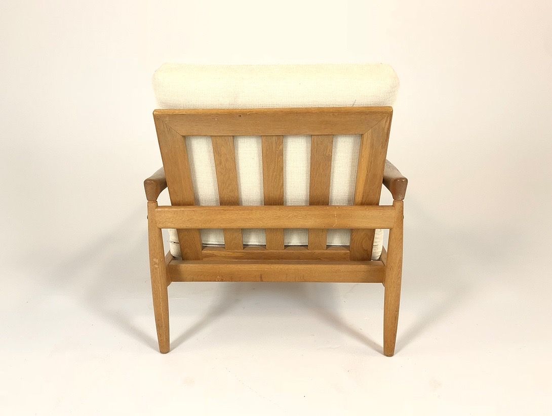 Foto Erik Wörtz Oak Armchair with Beige Upholstery