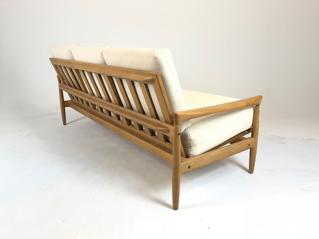 Foto Erik Wörtz Oak Sofa with Beige Upholstery