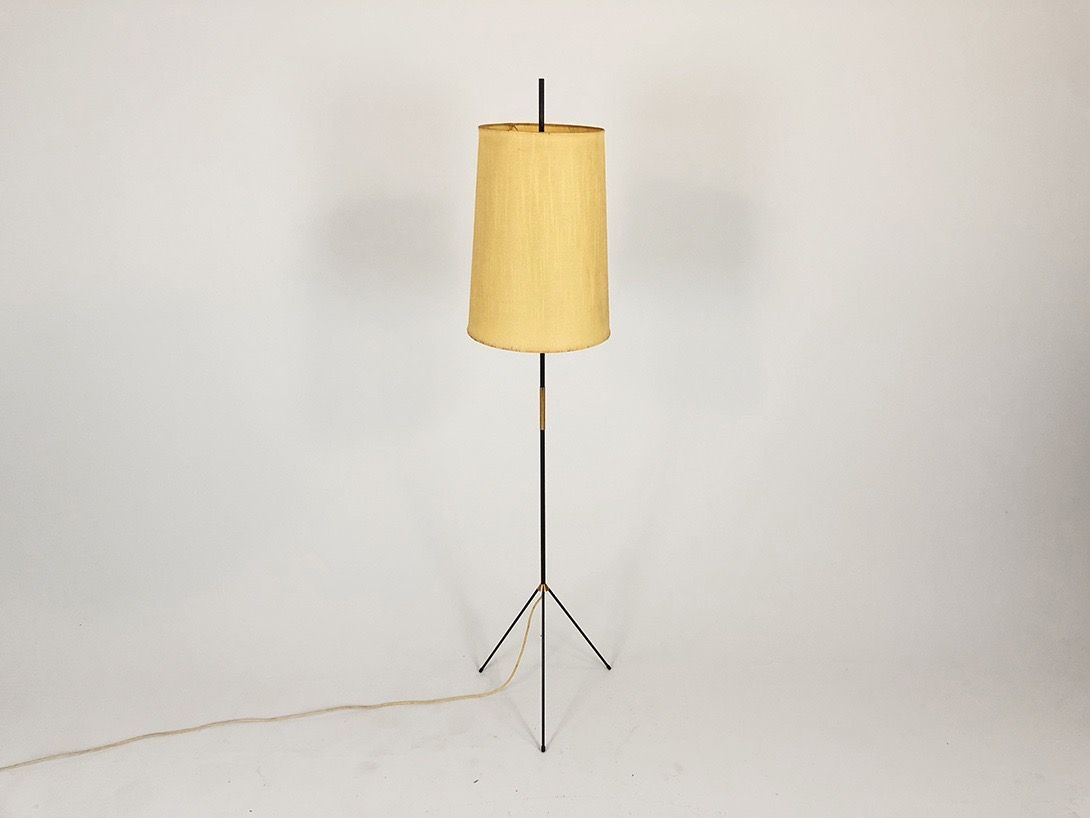 Foto Midcentury Floor Lamp with Beige Shade and Star Legs Germany 1955 h164