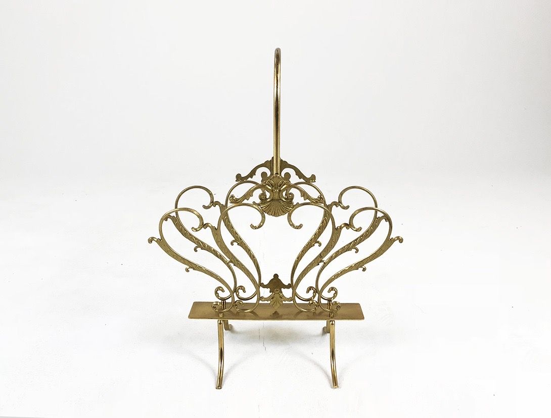 Foto Brass Newspaper Rack