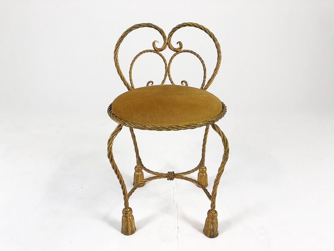 Foto Ornate Golden Chair in Cord Look