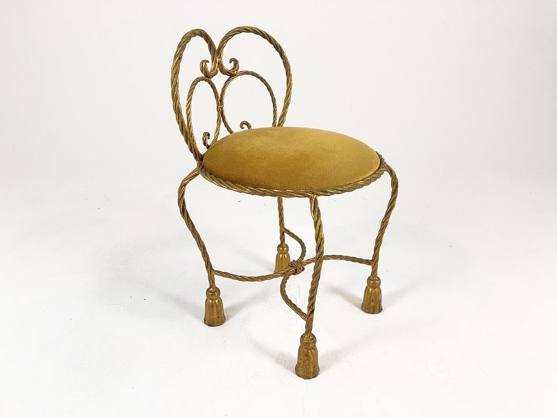 Foto Ornate Golden Chair in Cord Look