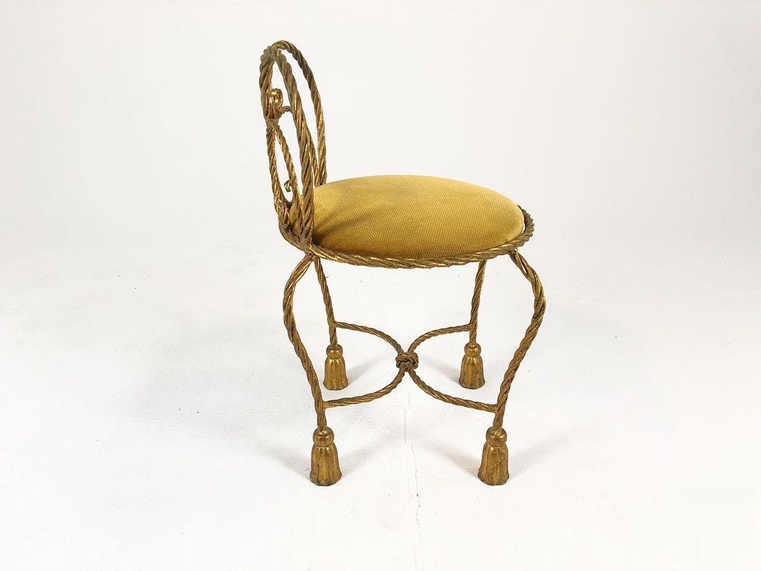 Foto Ornate Golden Chair in Cord Look