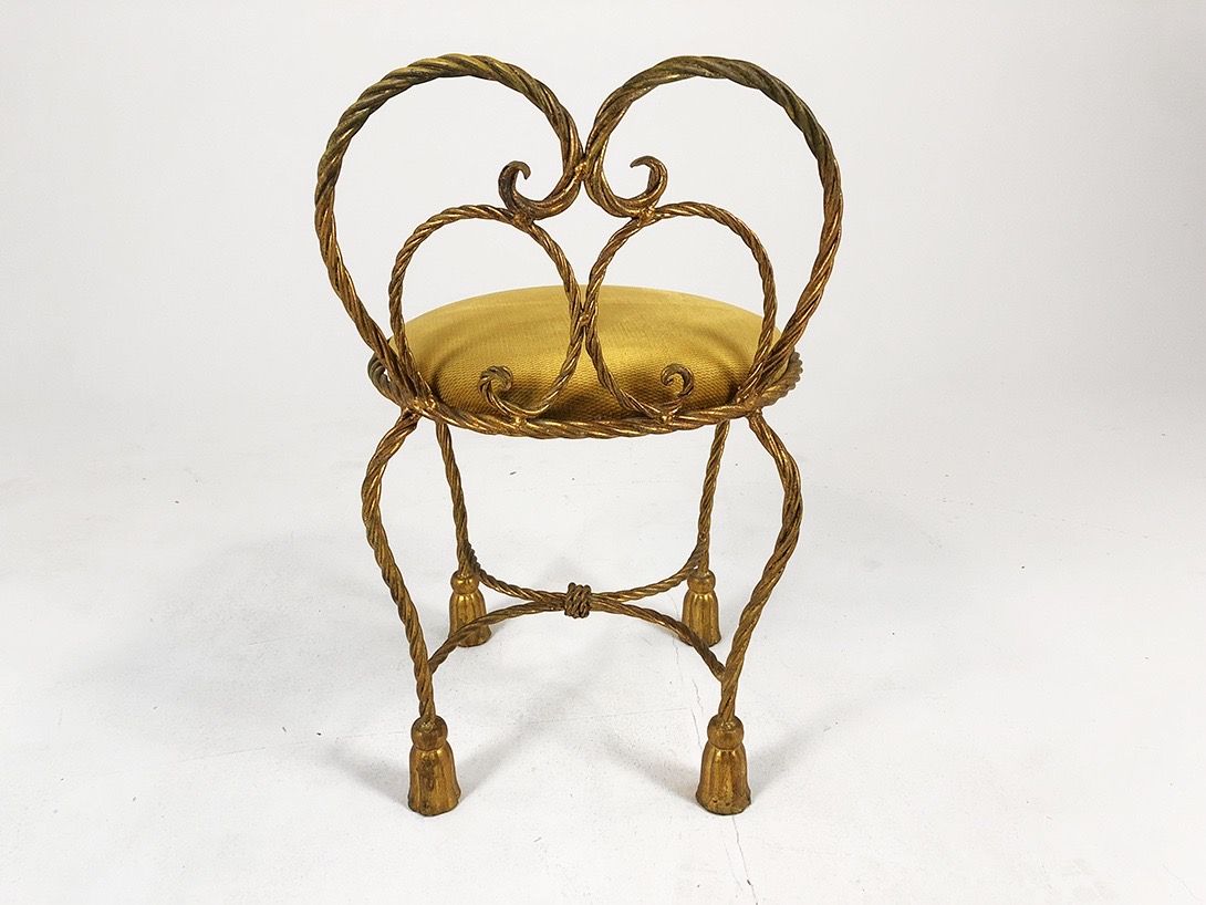 Foto Ornate Golden Chair in Cord Look