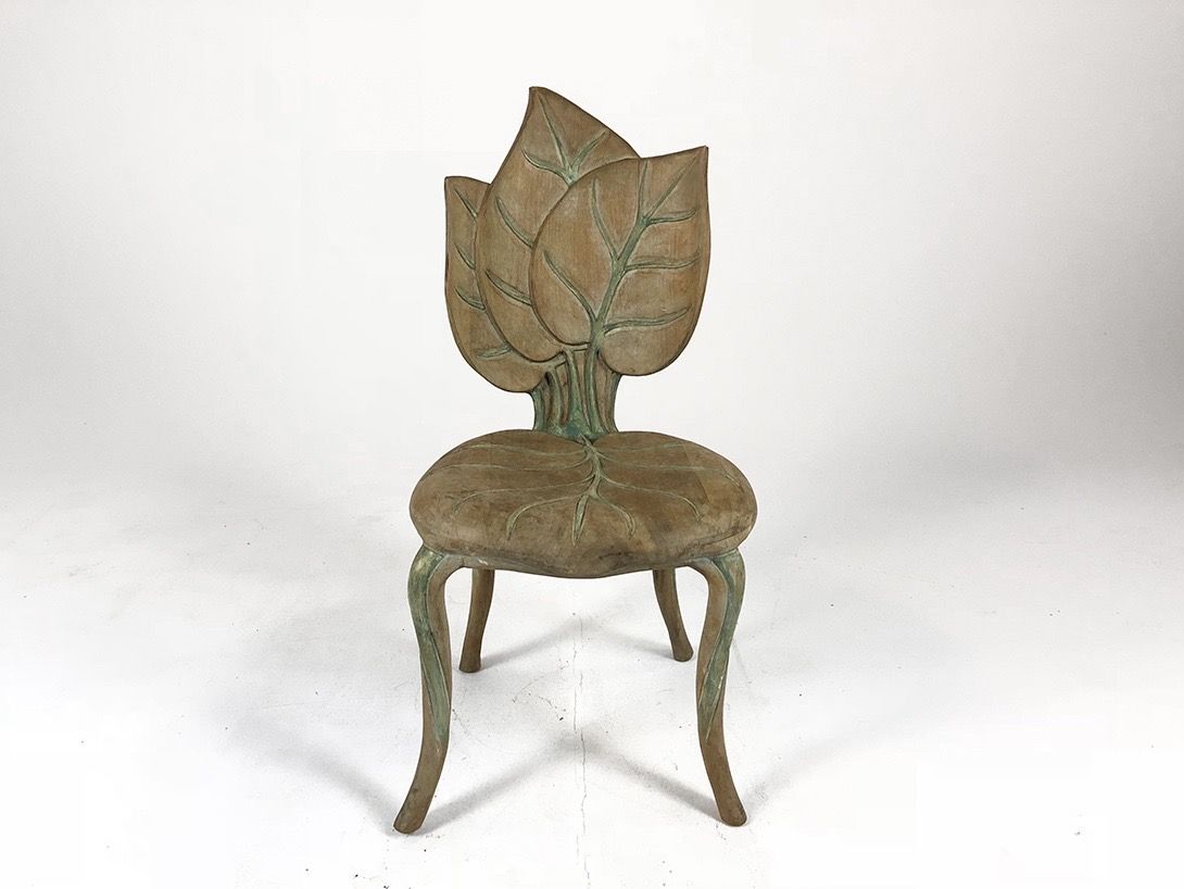 Foto Chair with Leaf Design DECORATION ONLY
