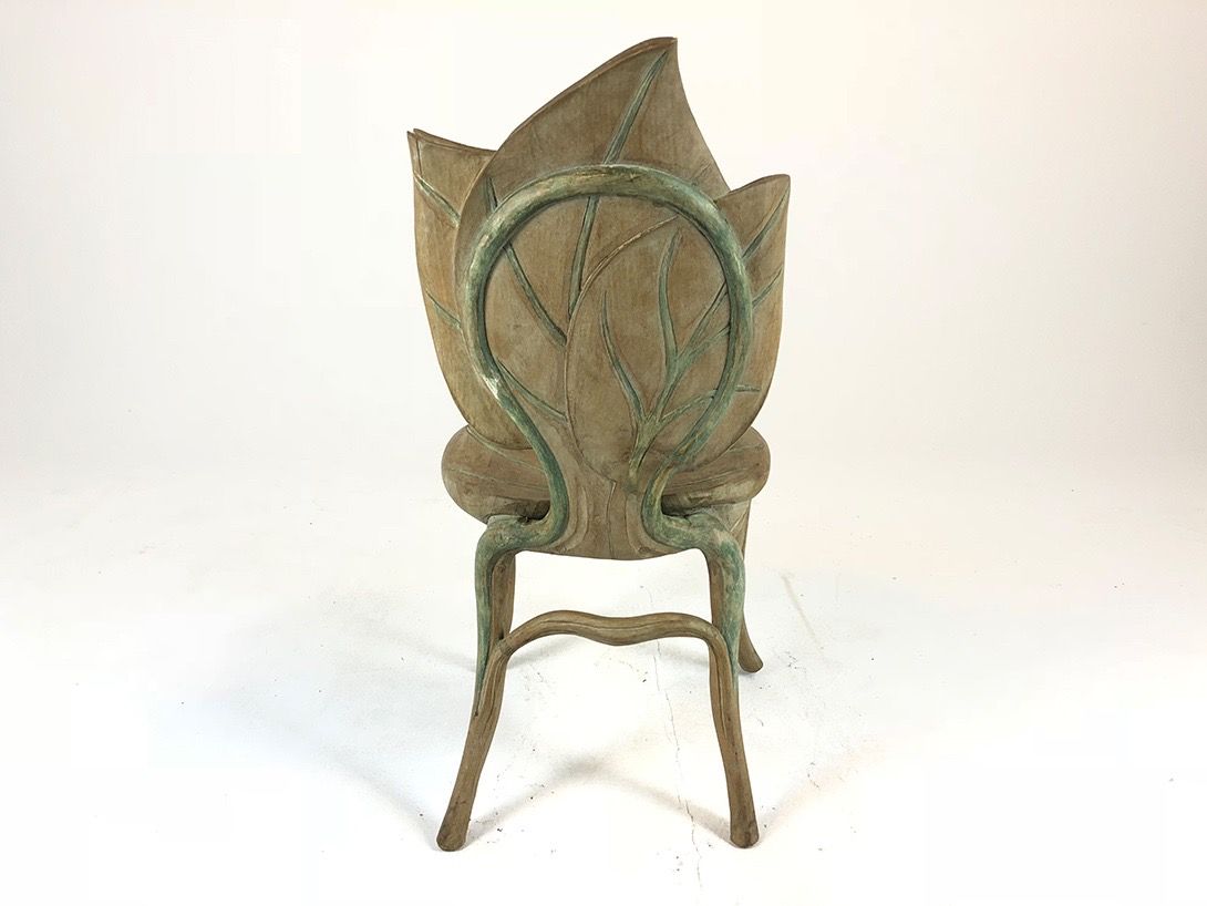 Foto Chair with Leaf Design DECORATION ONLY