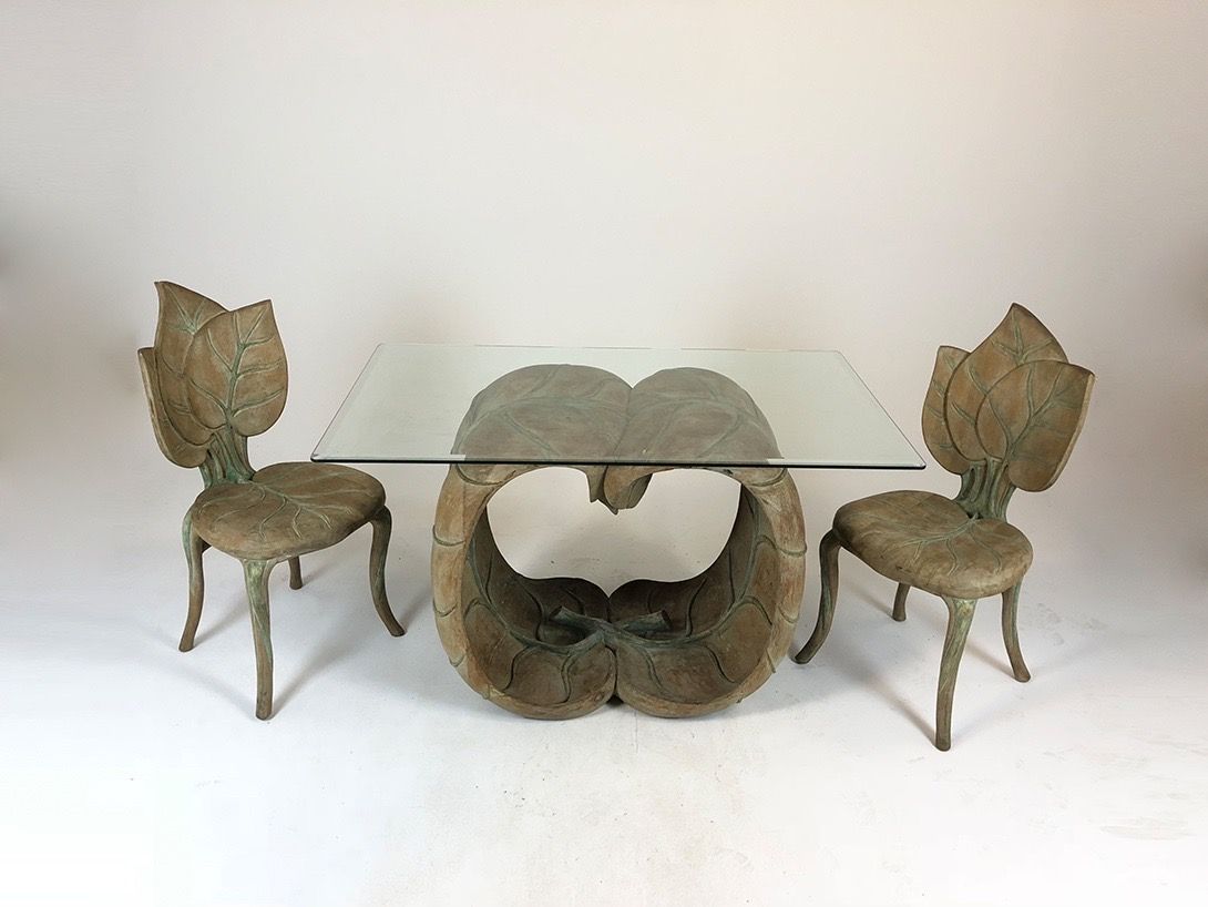 Foto Chair with Leaf Design DECORATION ONLY
