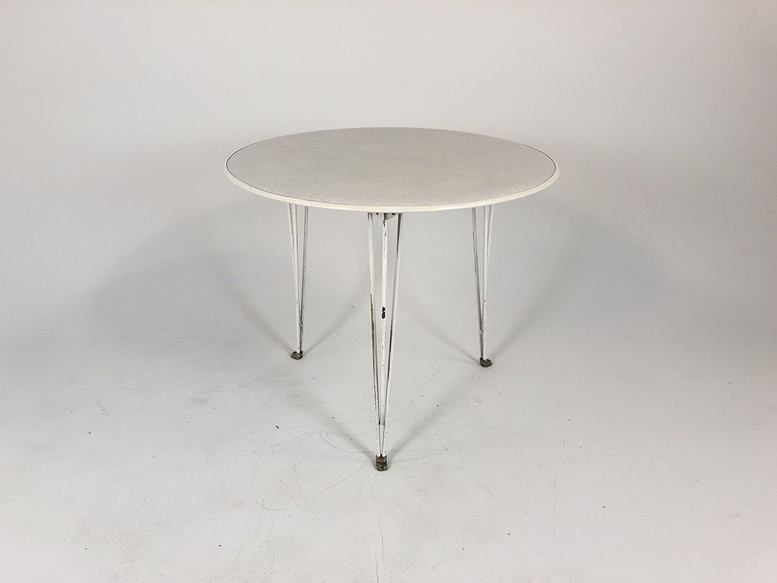Foto Delicate White Metal Table h68x80