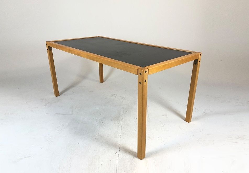Foto Modern Wood Table with Black Surface h74x160x80
