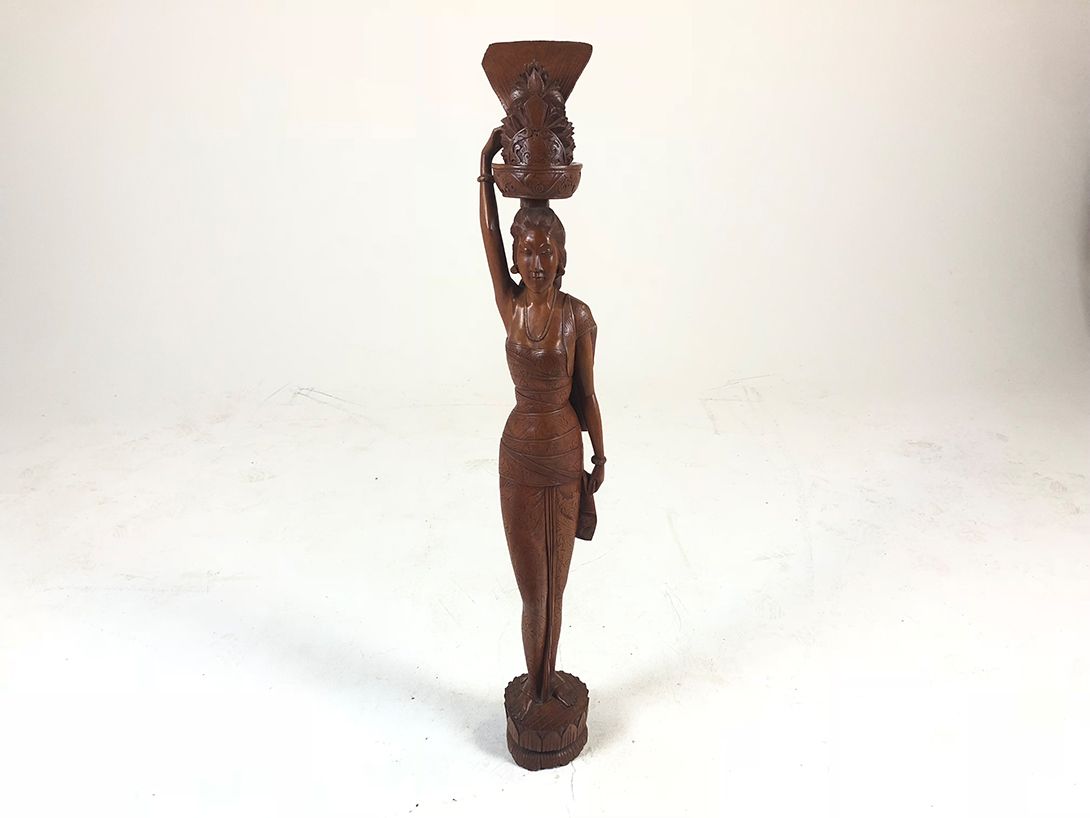 Foto Wooden Sculpture of Woman Carrying Fruit Basket h100cm