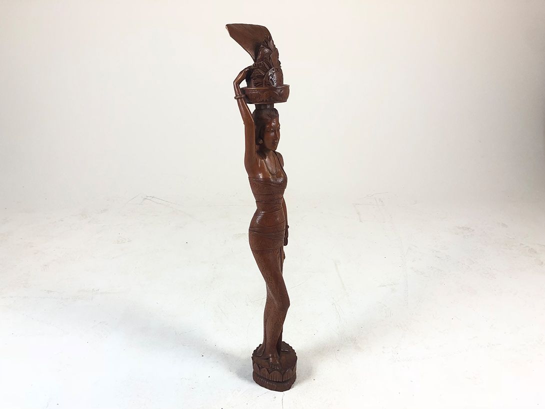 Foto Wooden Sculpture of Woman Carrying Fruit Basket h100cm