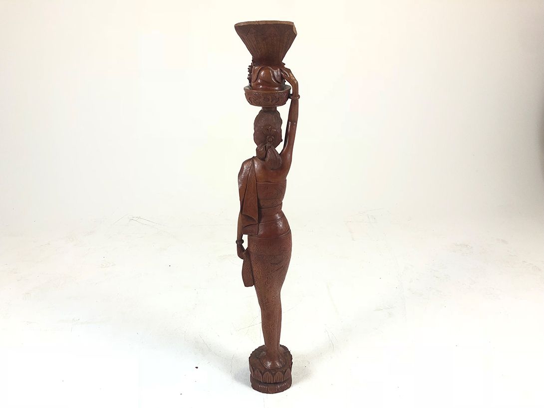 Foto Wooden Sculpture of Woman Carrying Fruit Basket h100cm