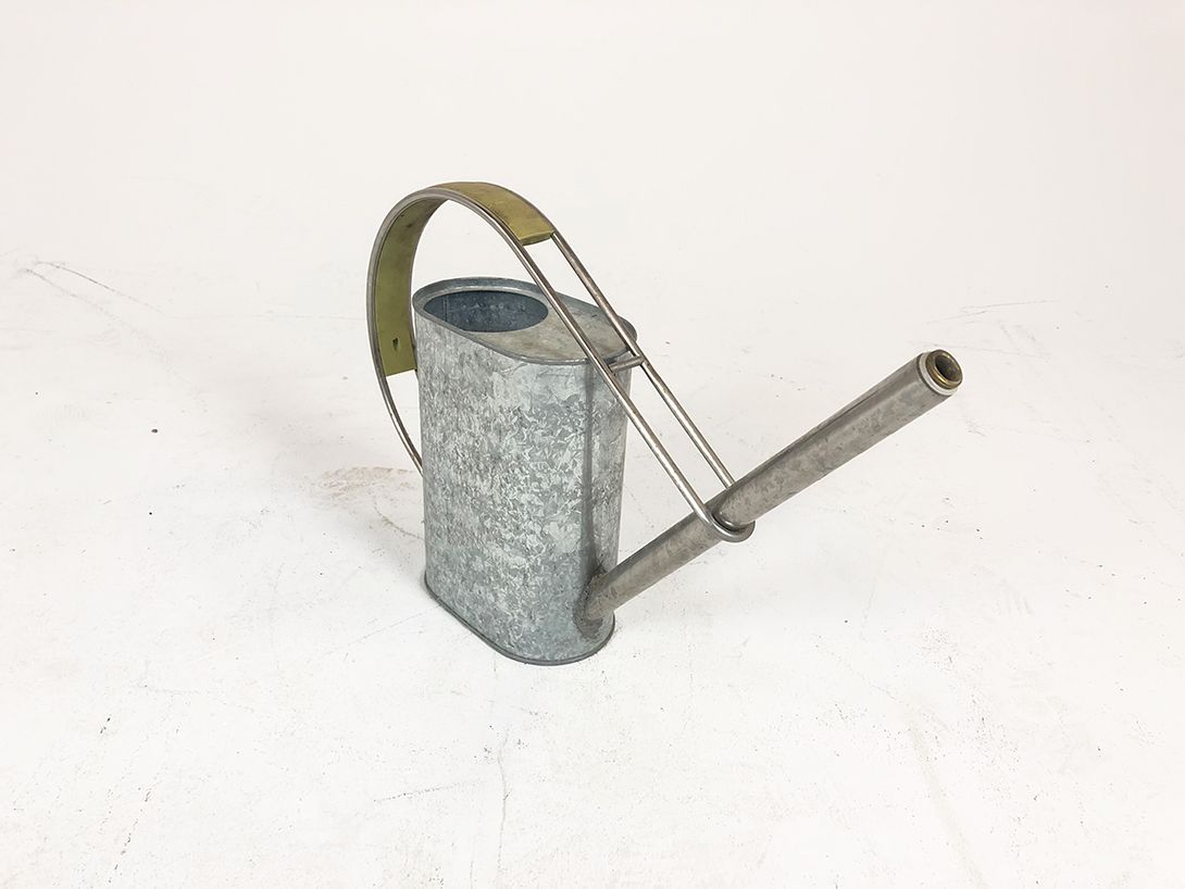 Foto Tin Watering Can Modern Design and Yellow Handle