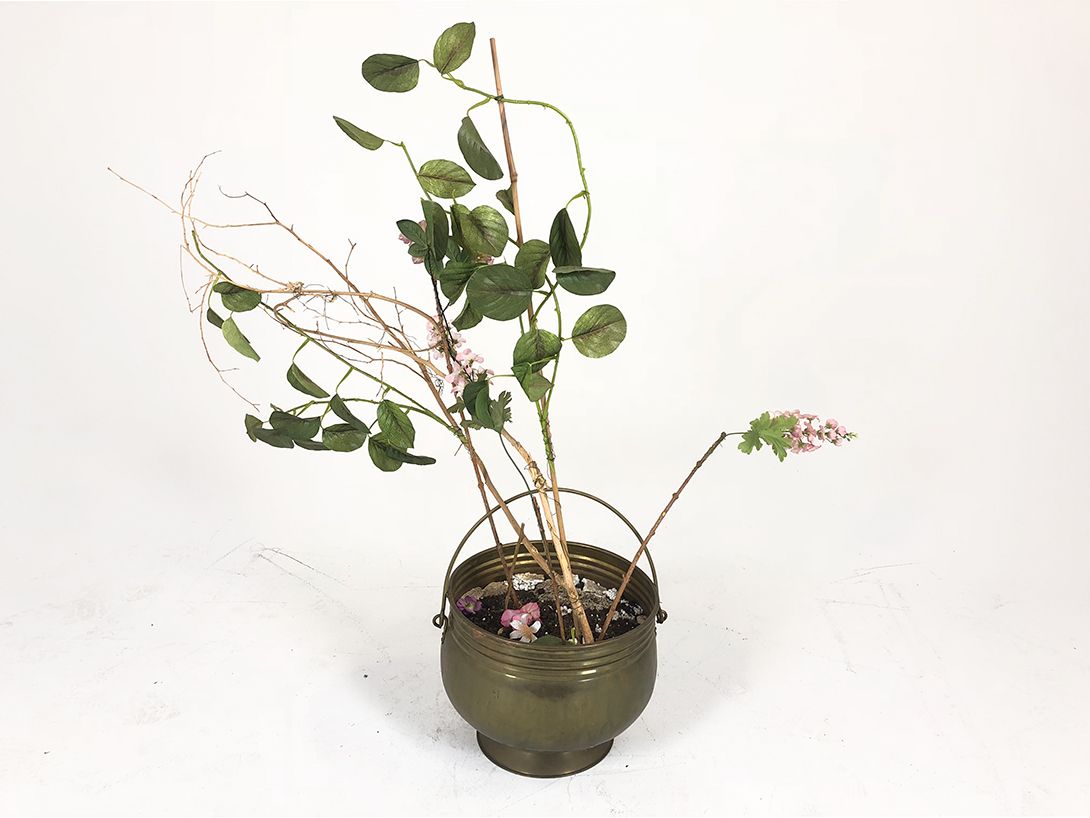 Foto Plastic Flowers in Flowerpot