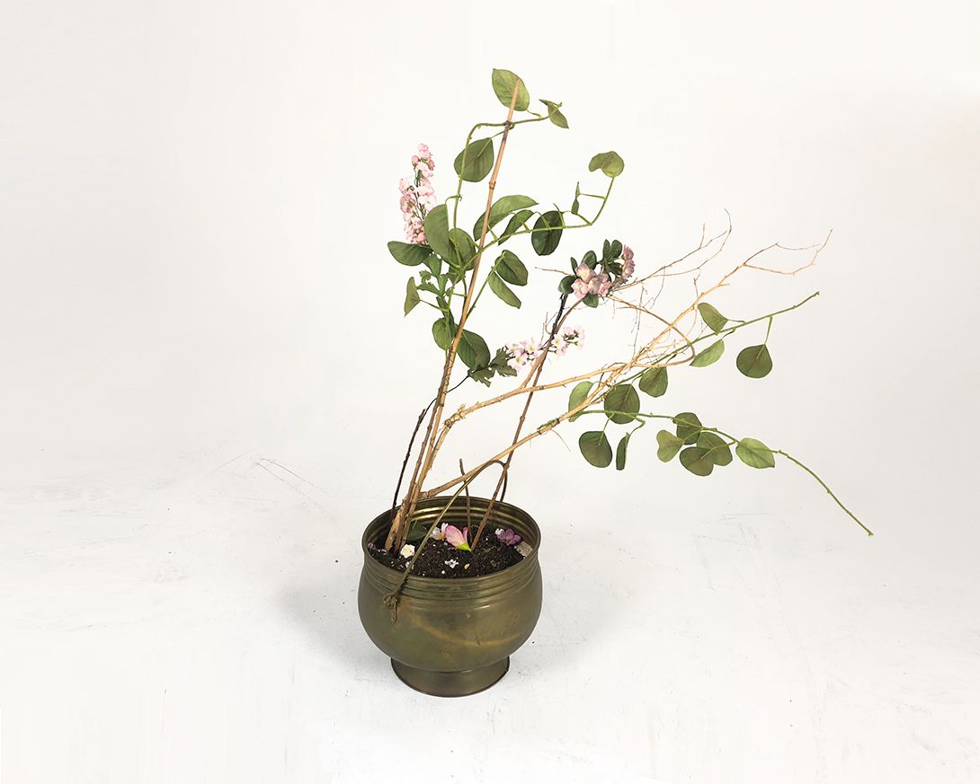 Foto Plastic Flowers in Flowerpot