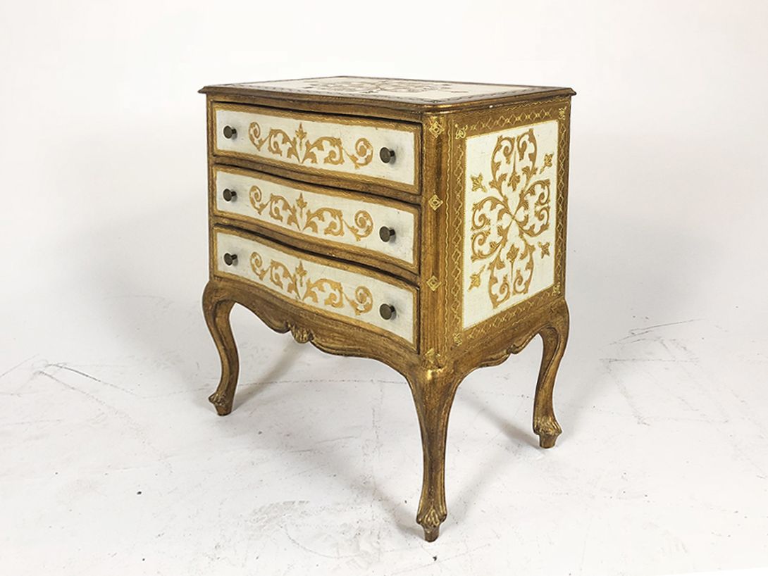 Foto Wooden Commode with Three Drawers and Golden Detail h73cm
