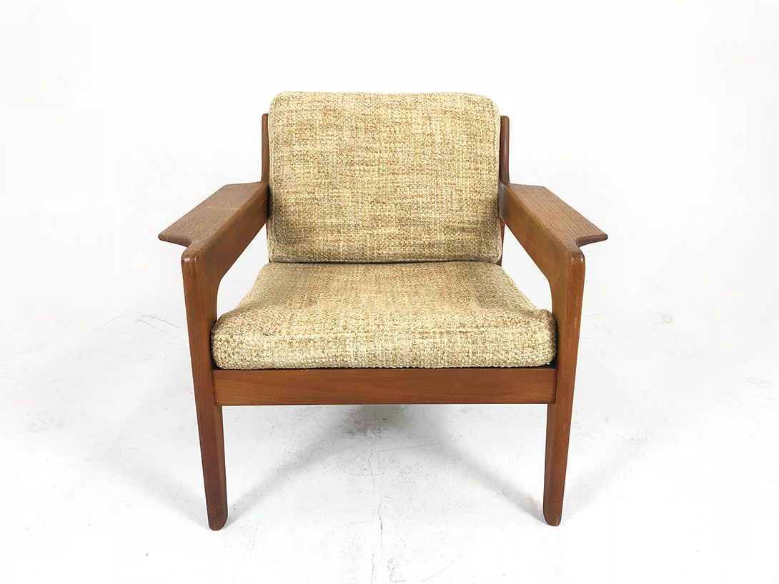 Foto VINTAGE TEAK ARMCHAIR BY ARNE WAHL IVERSEN FOR KOMFORT, DENMARK, 1960S