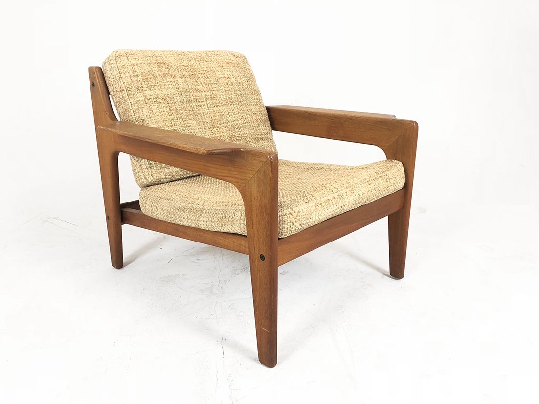 Foto VINTAGE TEAK ARMCHAIR BY ARNE WAHL IVERSEN FOR KOMFORT, DENMARK, 1960S