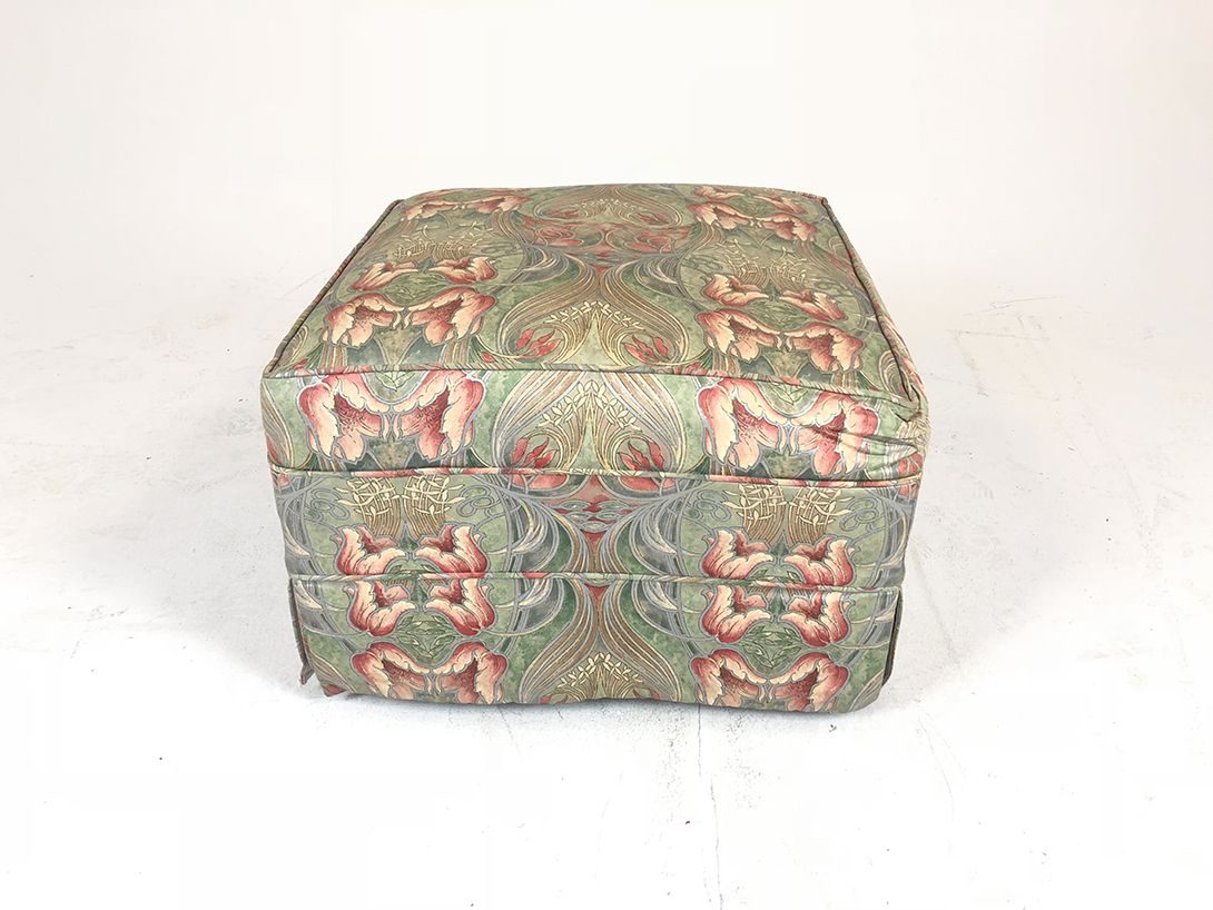 Foto Stool Cushion with Flower Detail Germany 1960