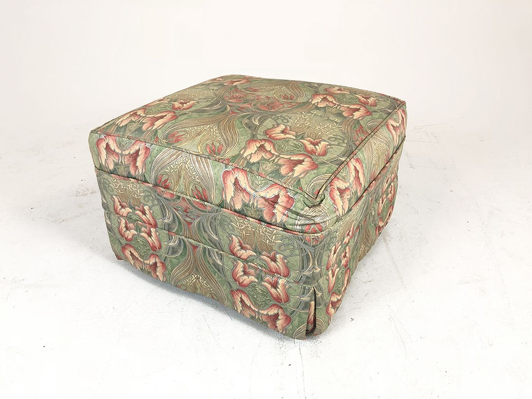 Foto Stool Cushion with Flower Detail Germany 1960