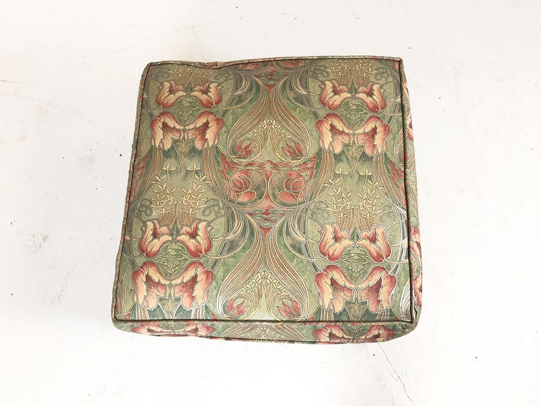 Foto Stool Cushion with Flower Detail Germany 1960