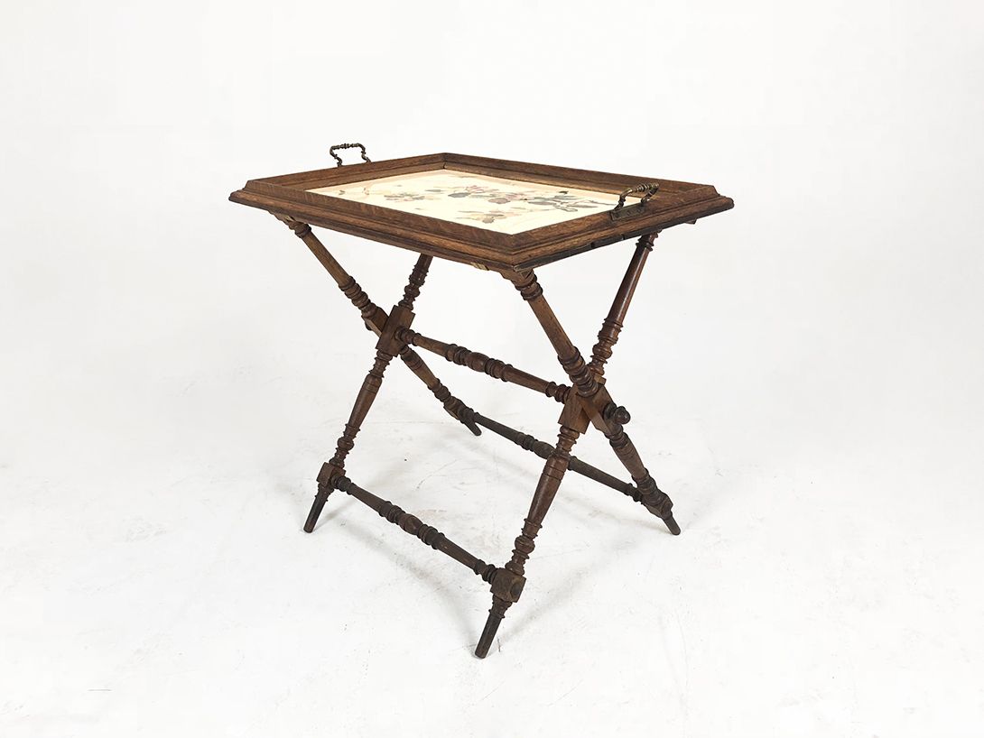 Foto Romantic Tray Table with Rose Detail h75x74x53