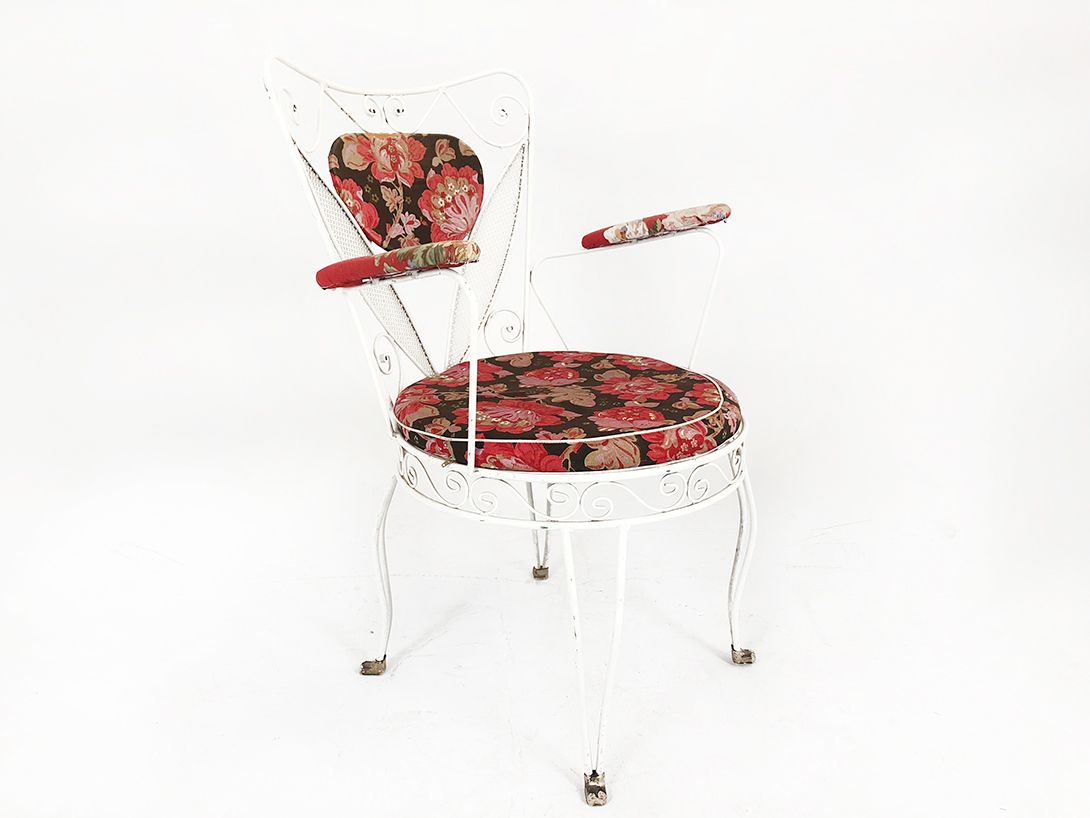 Foto White Metal Chair with Flower Patterned Cushion
