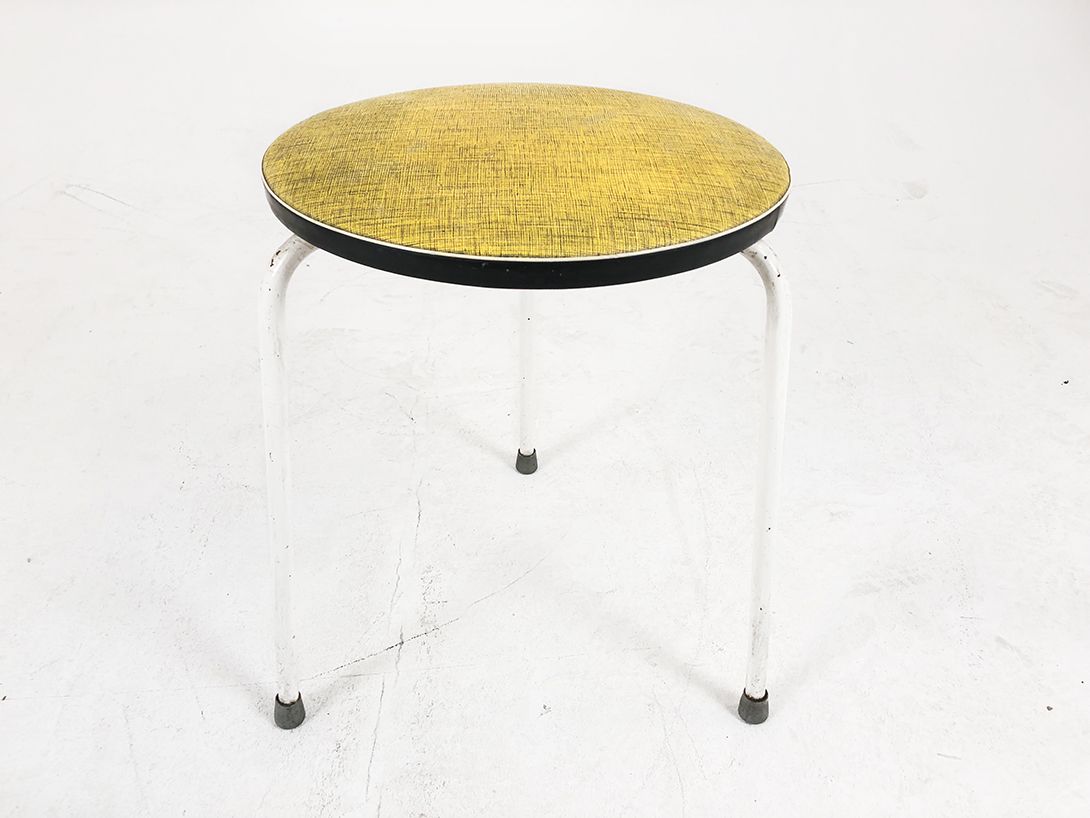 Foto Three Legged Yellow Stool