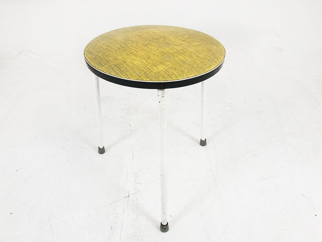 Foto Three Legged Yellow Stool