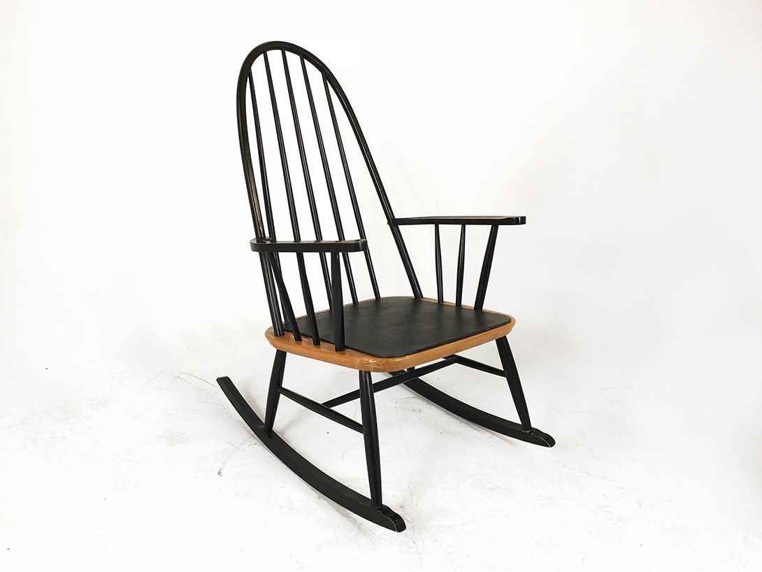 Foto Black Wooden Tapiovaara Rocking Chair