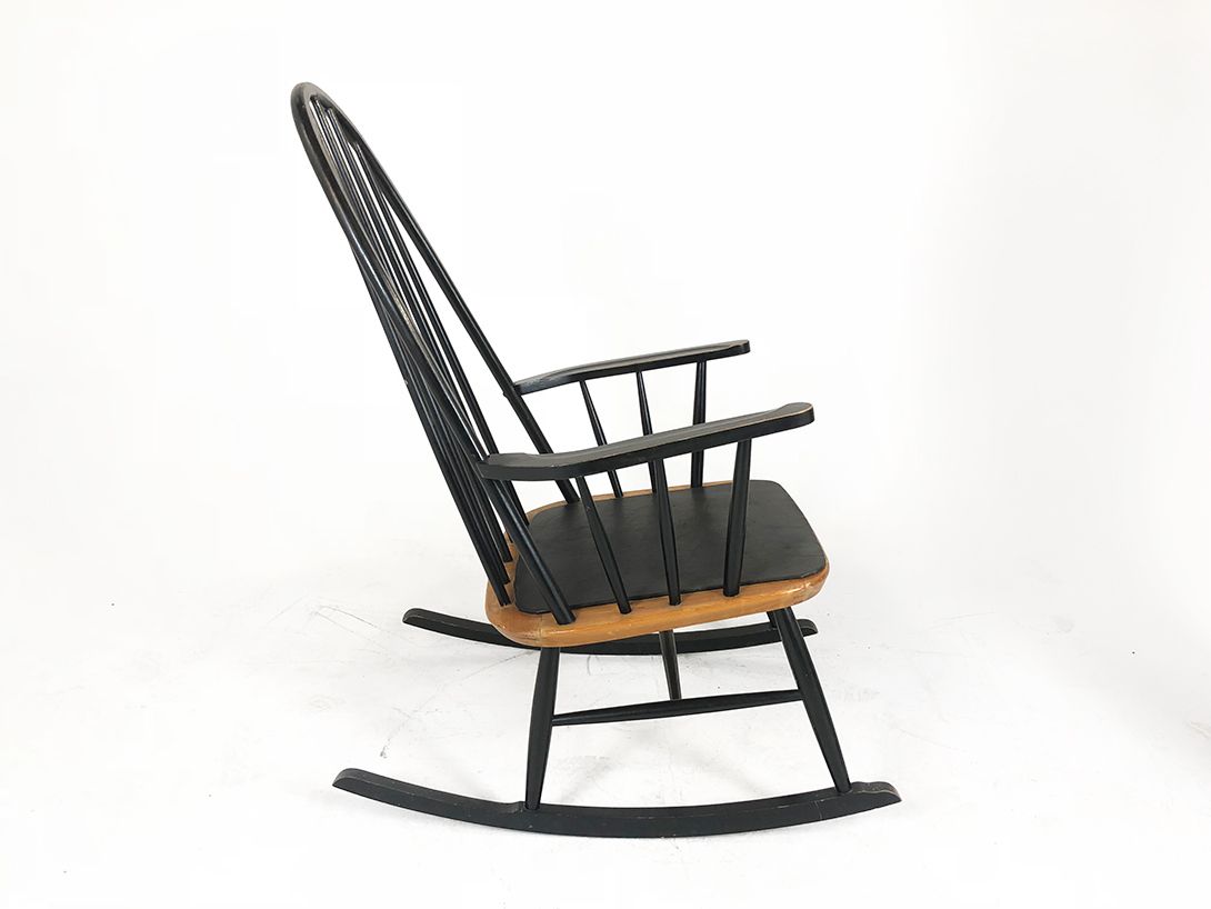Foto Black Wooden Tapiovaara Rocking Chair
