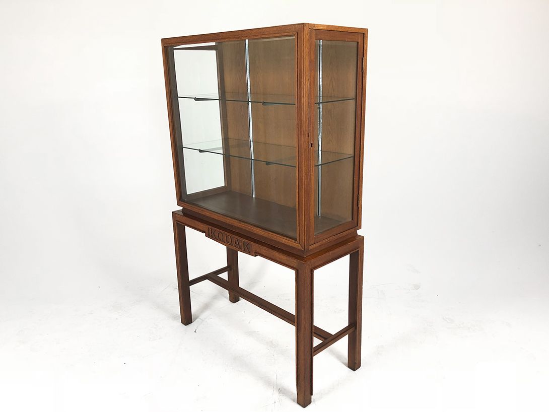 Foto Antique Kodak Glass Cabinet