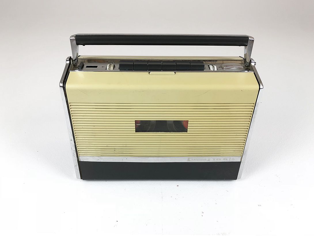 Foto Grundig TK 6 Tape Recorder with Handle