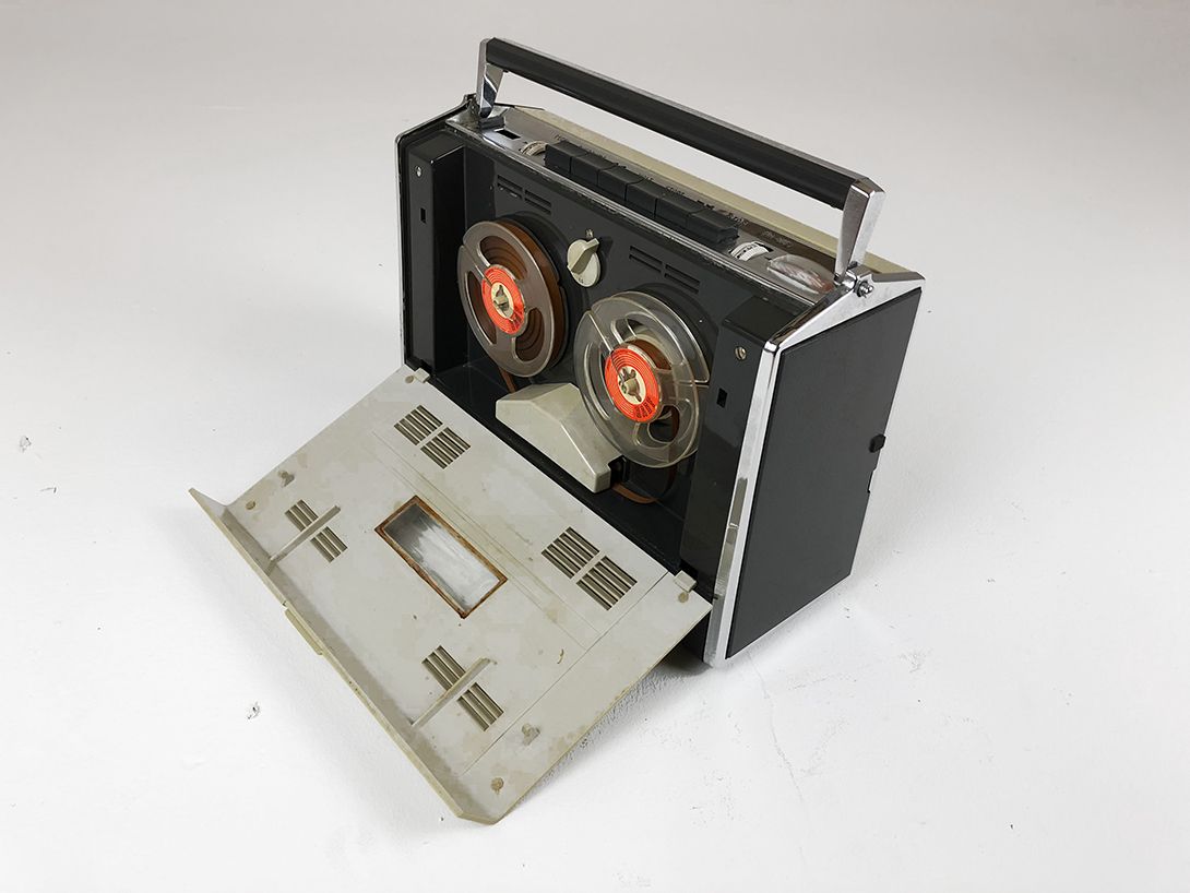 Foto Grundig TK 6 Tape Recorder with Handle